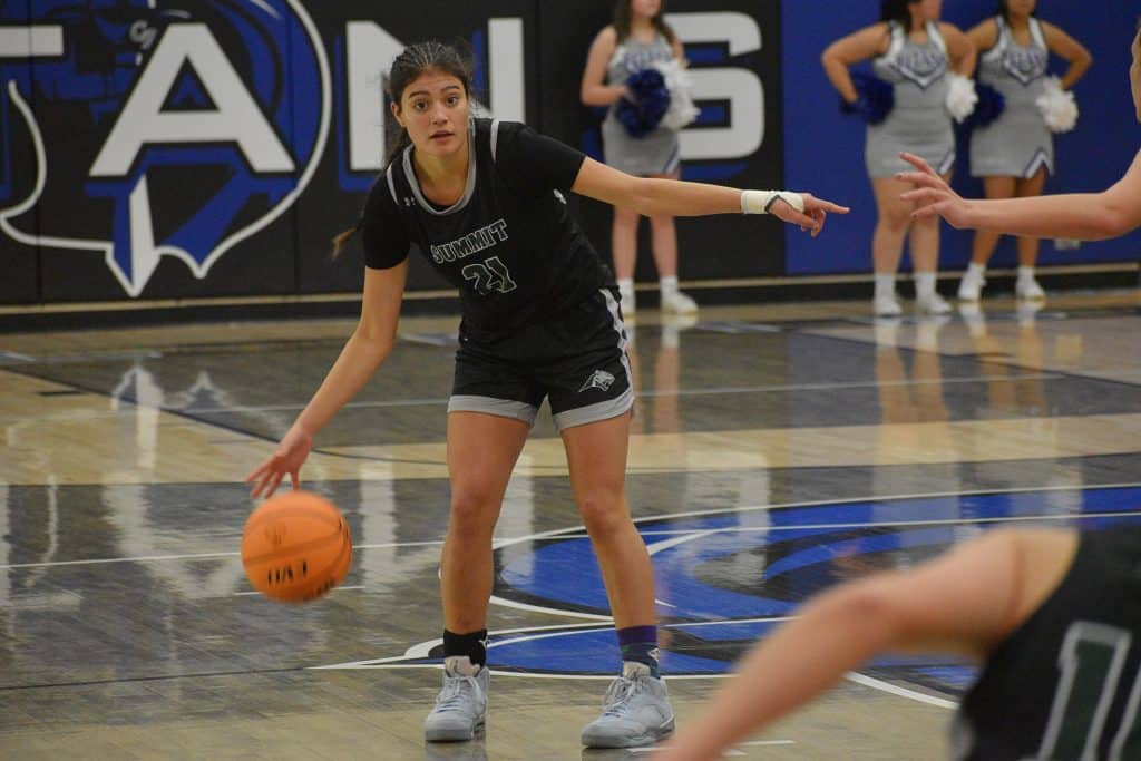 Summit girls basketball rolls to three straight wins with huge win over